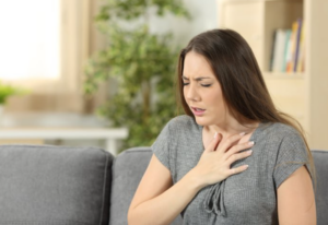Bệnh nhân hay bị ợ hơi, ợ chua, xảy ra từng cơn hoặc liên tục