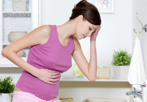 Nồng độ hormone progesterone tăng có thể khiến bà bầu ợ chua khi mang thai
